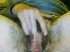 Karvane tuss tüdruk masturbating 2
