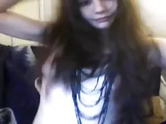 Karvane 18-aastane tüdruk, kreemjas tuss webcam