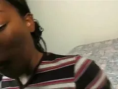 Must tüdruk karvane