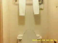 Karvane naine vannituba varjatud kaamera