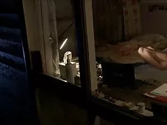 Mida tüdrukud tegema, kui nad arvavad, et keegi otsib 3