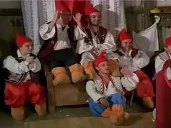 Lumivalgeke ja seitse pöialpoissi