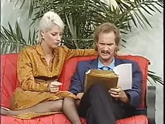 Lühikesed juuksed blond töö daam